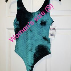 Nice women’s one piece swimsuit new size (S) only $10