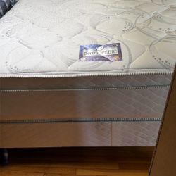 Mattress and Box https://offerup.com/redirect/?o=c3ByaW5nLkdyYXRpcw==. Queen Size.