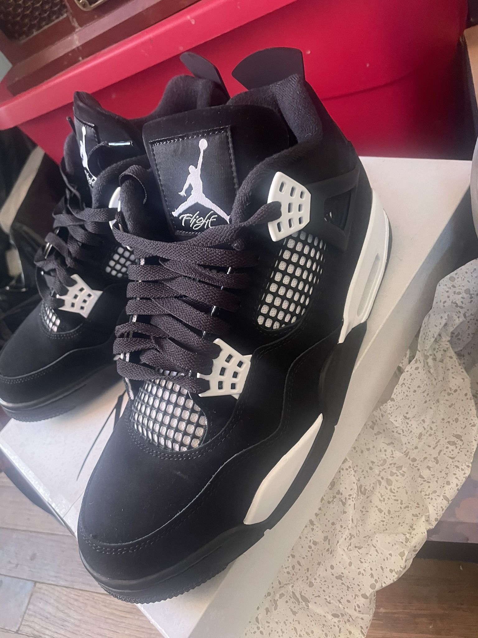 Air Jordan Retro 4 “White Thunder”