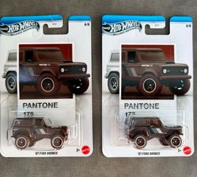 ot Wheels Silver Series Pantone '67 Ford Bronco 1:64 Diecast – Brown