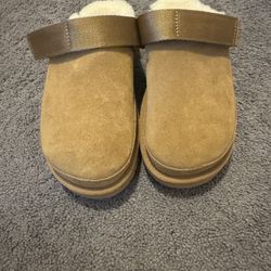 Ugg Clogs Size 6.5 Chestnut 