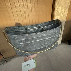 Metal caddy