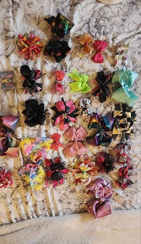 27 Hair Bows