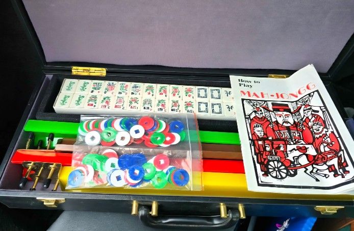 Vintage Mah Jong Set Tile Game Wood Expressions Made In Taiwan 