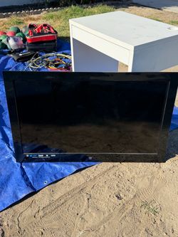Westinghouse 40” TV w/ mount