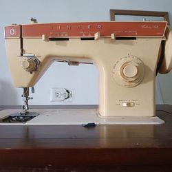 Singer Sewing Machine made In Italy 