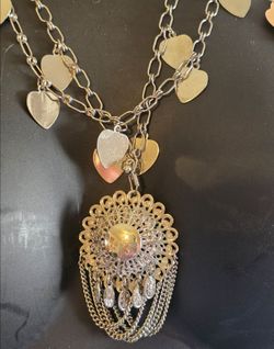 Necklace like new silver 22 inch hearts beautiful