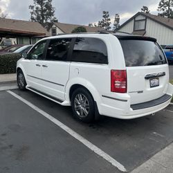 2008 Chrysler Minivan 