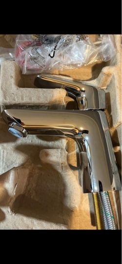 hansgrohe Talis E Modern 1-Handle 5-inch Tall Bathroom Sink Faucet in Chrome $85