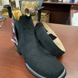 Set de Botines de Piel Punta Cuadrada con Cinturón