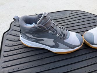 New shoes size 9