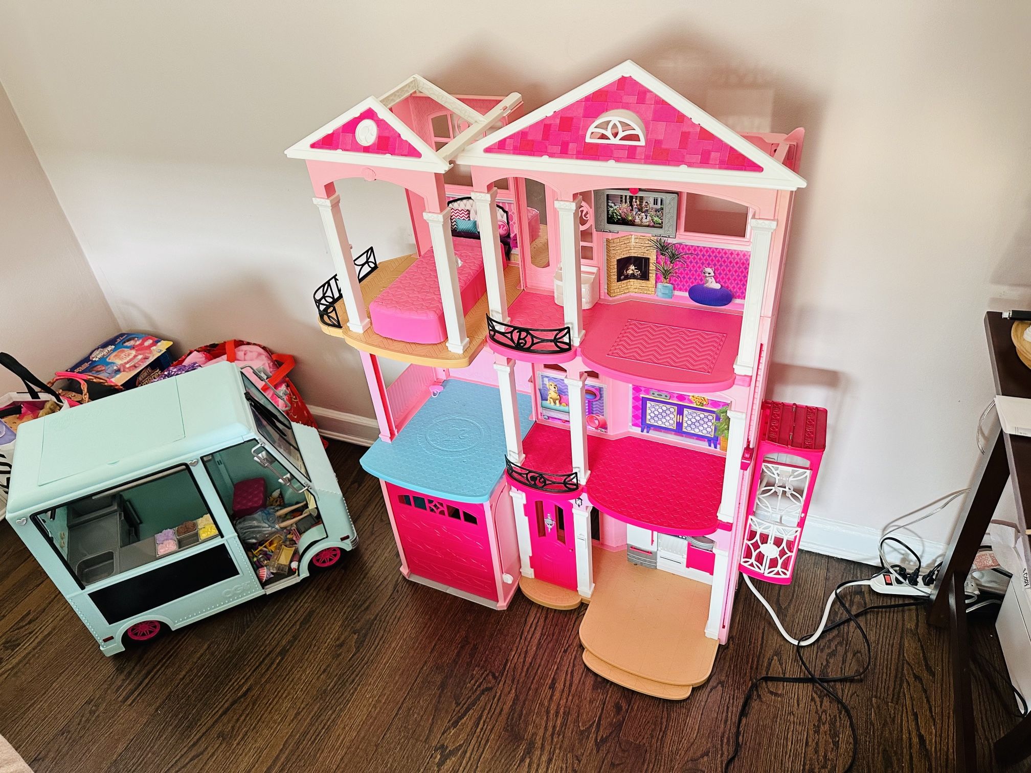 Barbie dreamhouse