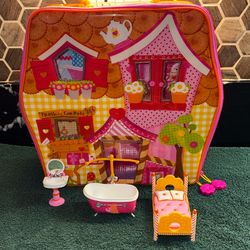 Lalaloopsy Mini Doll House/Case    &.  3 PC   Furniture.