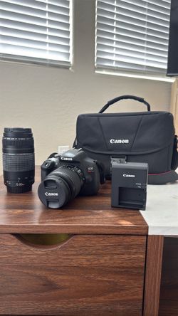 Canon Camera with extra Lens, battery charger and carrying case