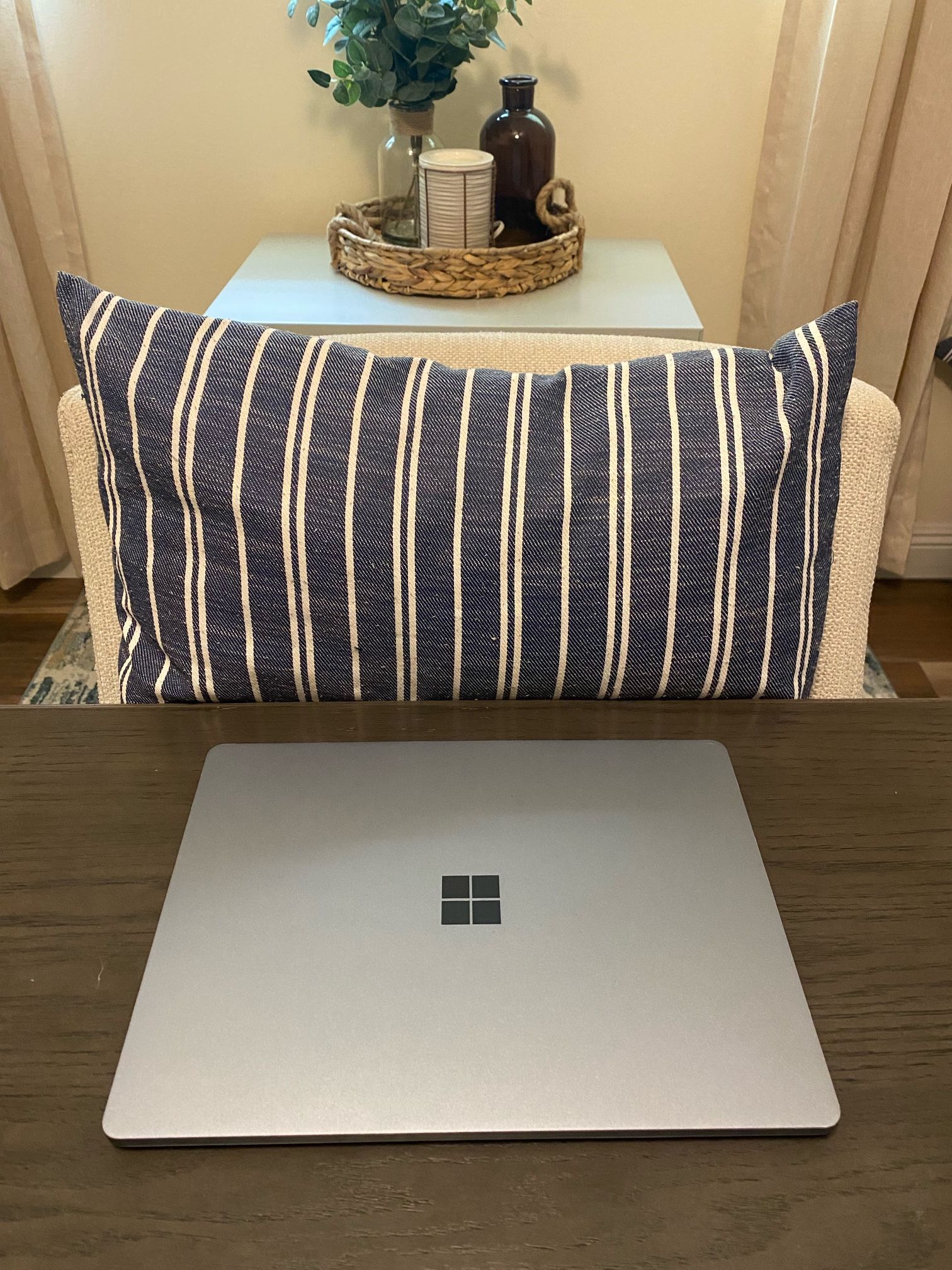 Microsoft Surface Laptop GO Touch Screen 10th Gen i5 Hyperthreaded
