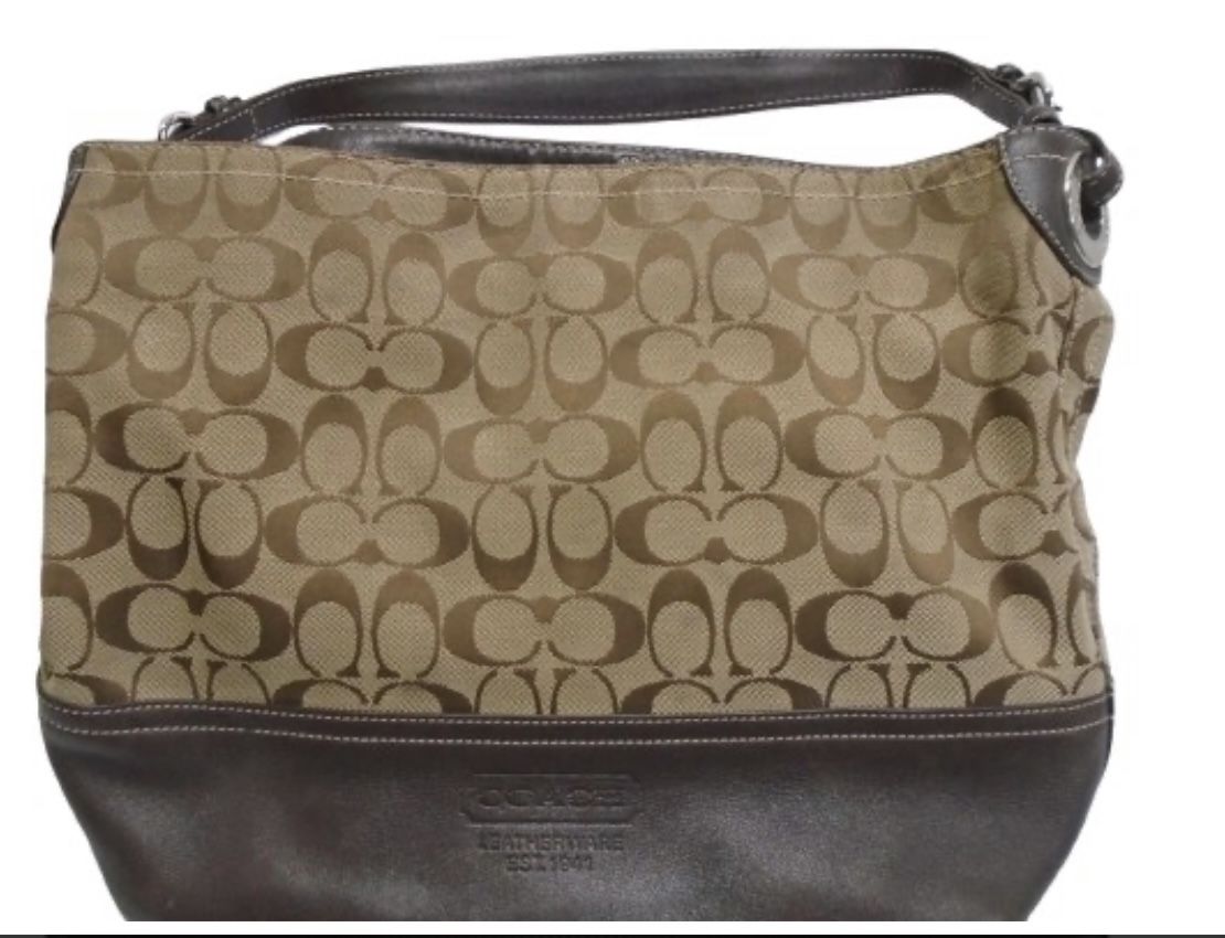 Coach Shoulder Bag – Signature Canvas & Leather