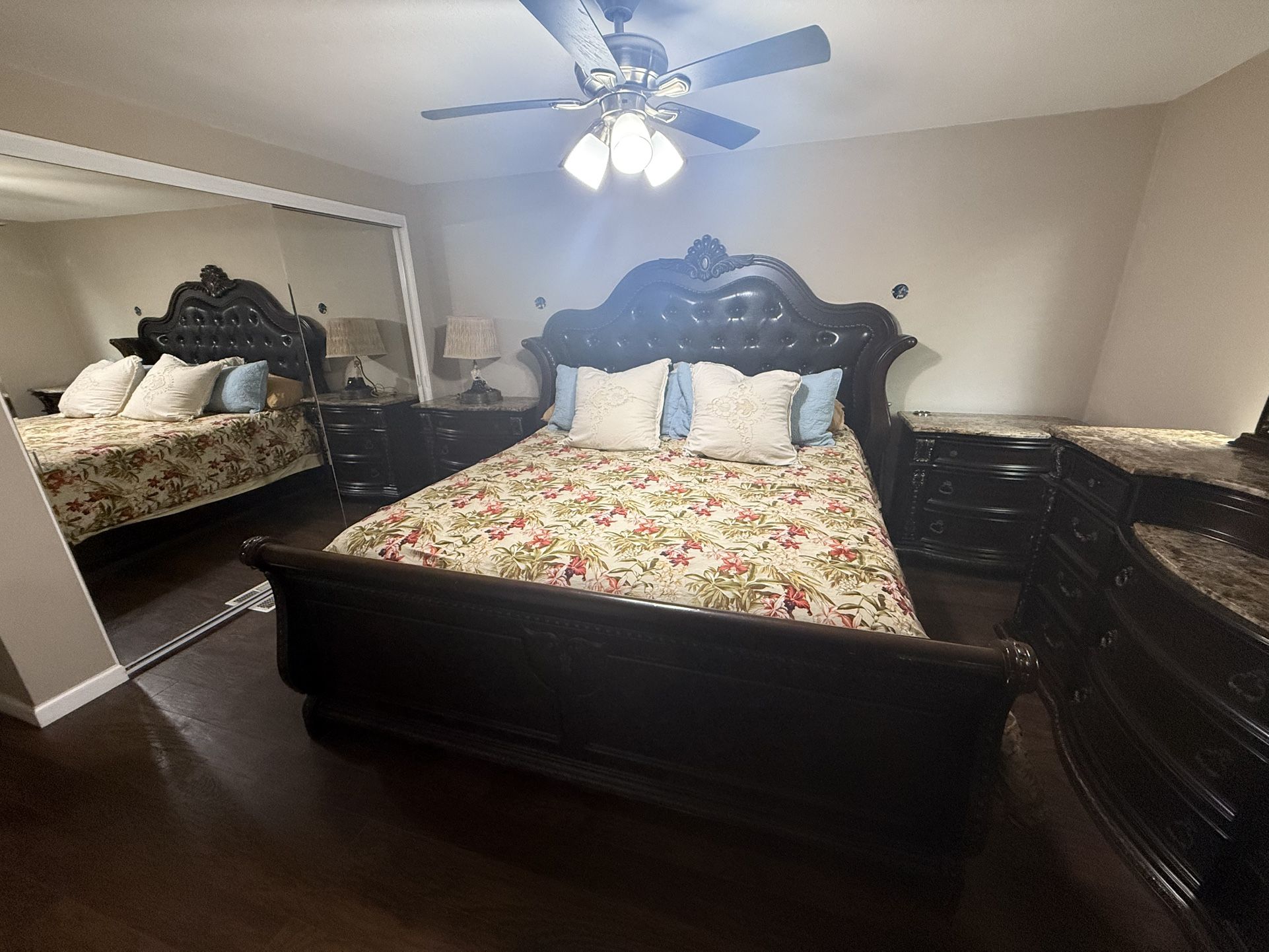 Bedroom set in great condition.