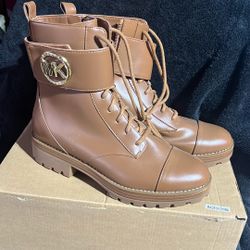 Michael Kors Boots Size 7 And  7.5  Woman’s  