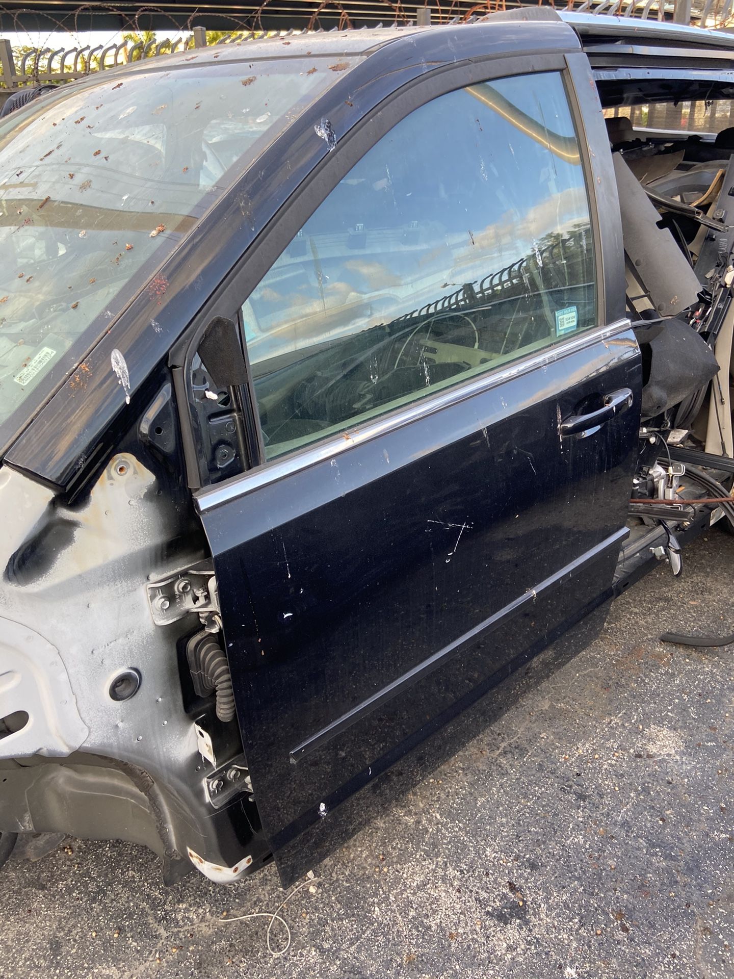 2016 Dodge Caravan Driver Door for Sale in North Miami Beach, FL