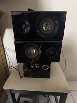 Philips Audio System With Speakers