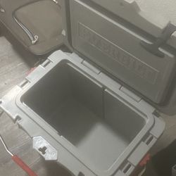 Everbilt Ice Chest 