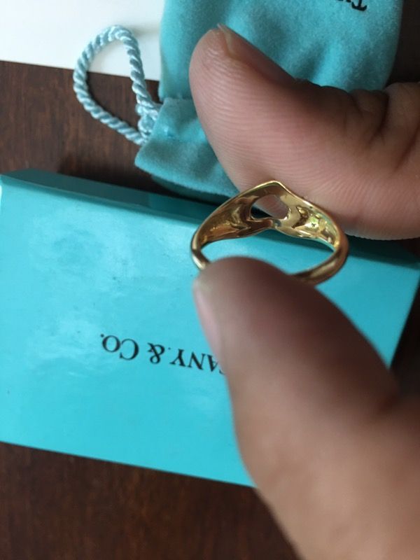 Tiffany & Co Open Heart 18k RING