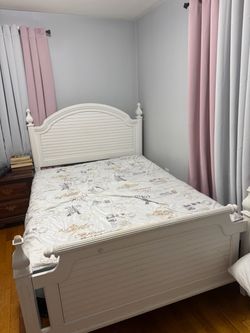 Full Size White Wooden Bed with Mattress & Box Spring – $50