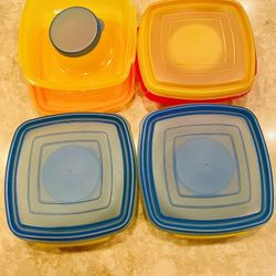 4 Container With Dipping Compartment 