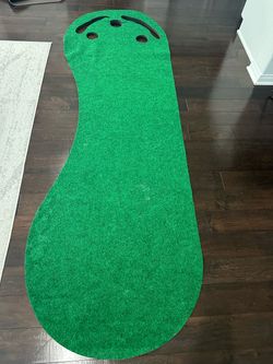 PUTT-A-BOUT Par Three Golf Putting Green (3' x 9')