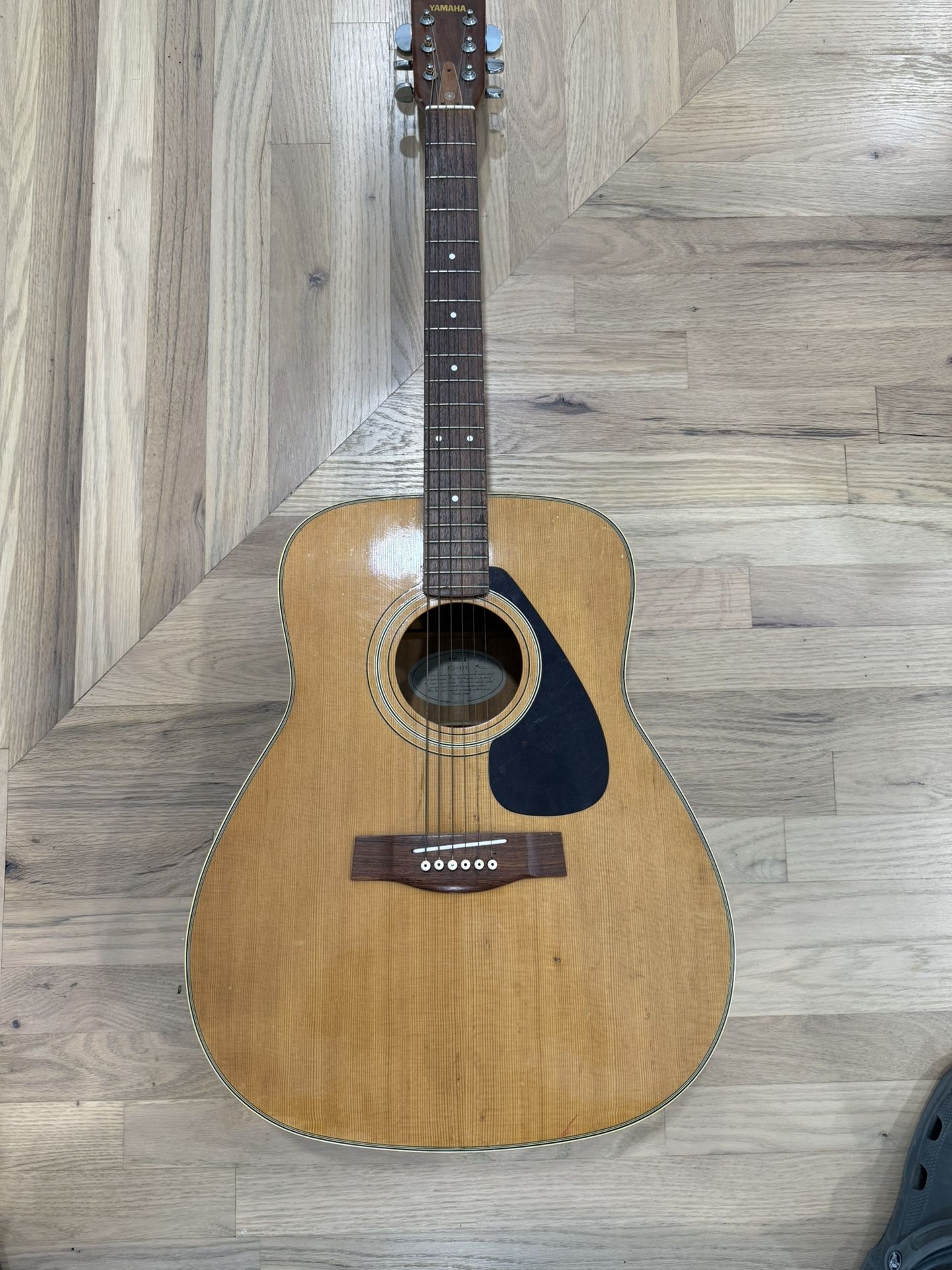 Yamaha FG335 Acoustic Guitar 