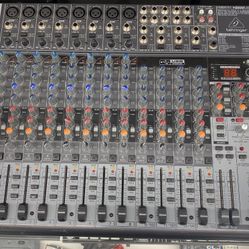 BEHRINGER MIXER XENYX 