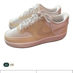 Brand New Nike 7.5 Women’s 