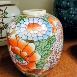 Hand-Painted Japanese Floral Ginger Jar (Gilt White & Rust Tones)