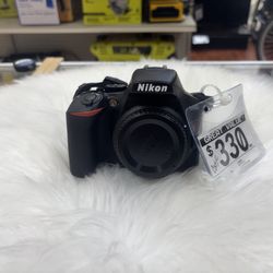 Camera Nikon D3500