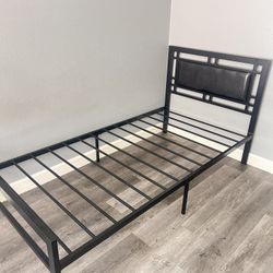 Cama Twin Size Nueva En Su Caja No Colchon 