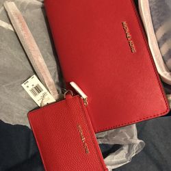 Michael Kors Authentic Crossbody Purse And Wristlet 