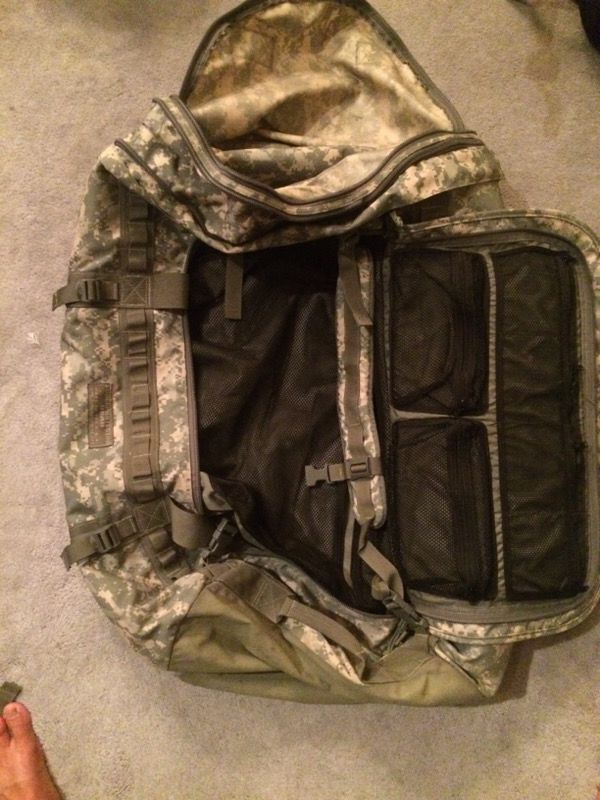Huge sturdy military duffle bag