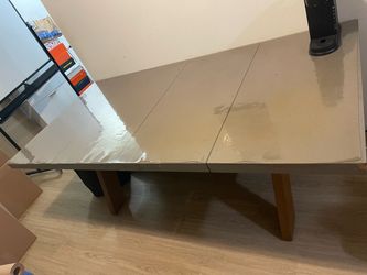 Extendable Dining Table with Wood Legs