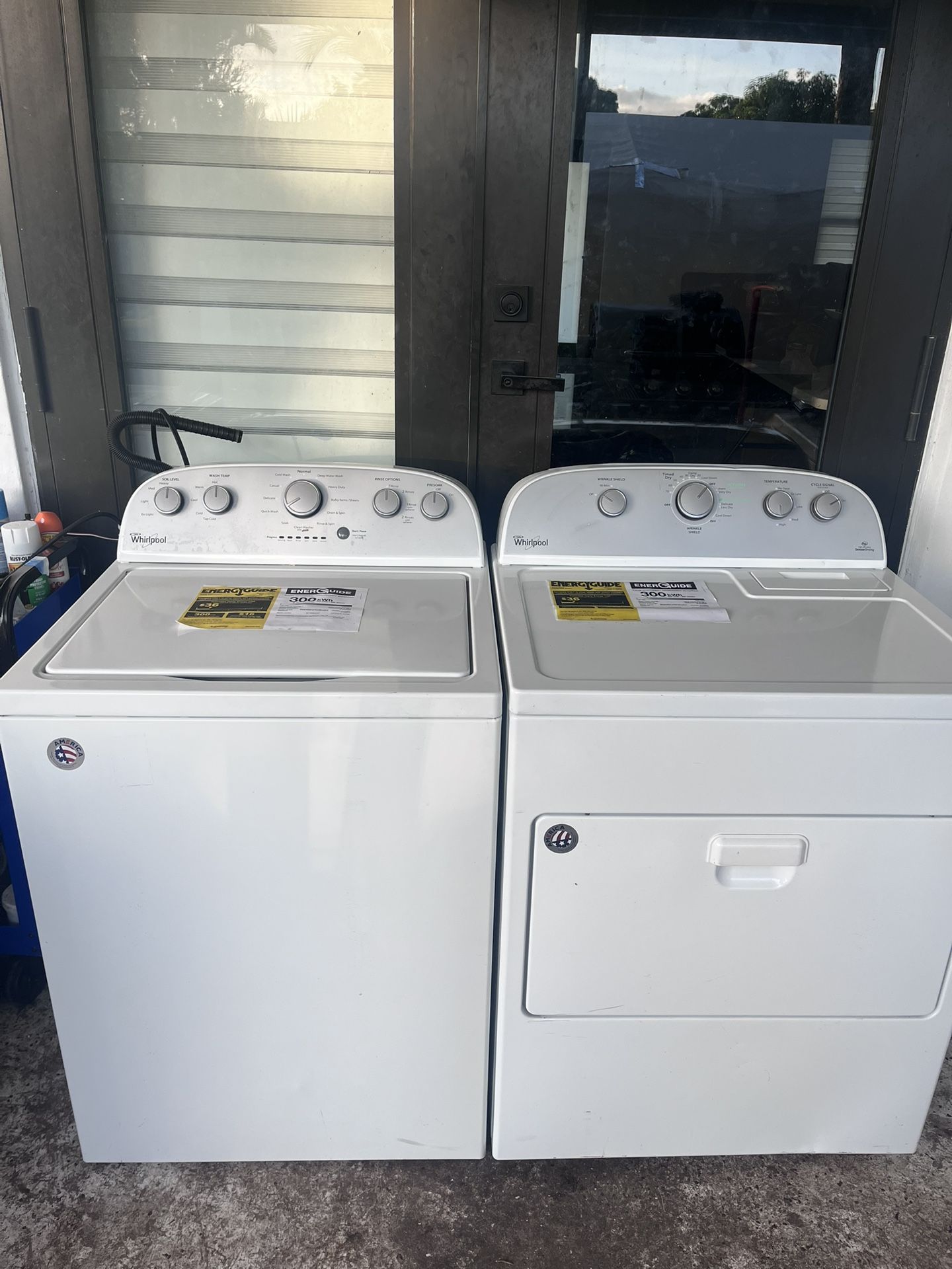 WHIRLPOOL WASHER AND DRYER SET 