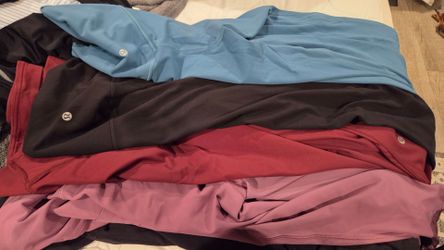 4 Lululemon yoga pants