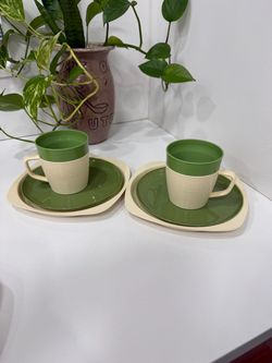 Vintage 70s Plastic Cups with Double Plates