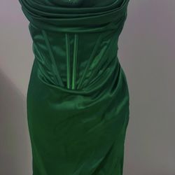 Beautiful dress, size M, very pretty