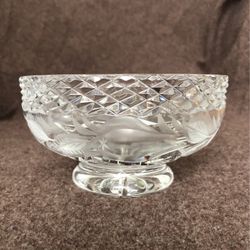 Beautiful, Sparkly, Deep Cut Crystal Bowl With Pears And Leaves Pattern 5 1/2”x 3” Unsigned