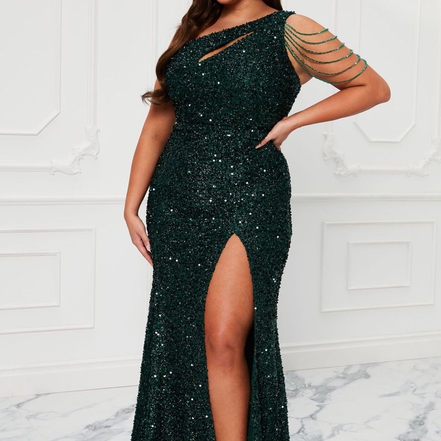 emerald green sequin dress plus size Chiffon Overlay Short Sleeve Evening Dress Hello Curve this is perfect as a wedding guest dress. Maxi Dress Plus Size Green