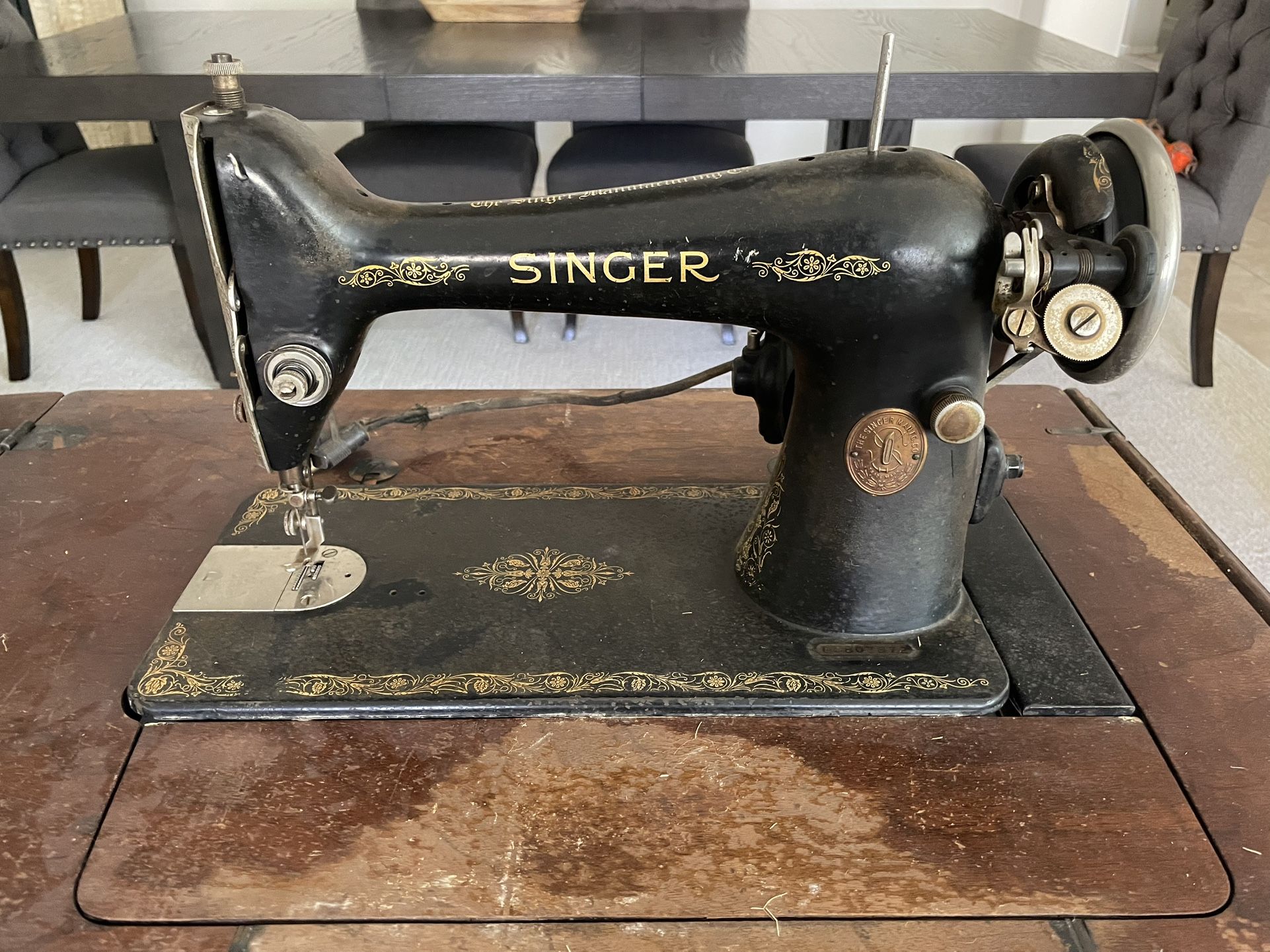 1929 Singer Sewing Machine And Table