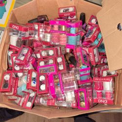 DND Daisy Nail Polish $3 For 2 In The Box