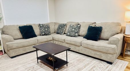 Ashley Large sectional Couch 🛋️
