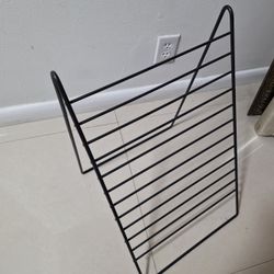 An office magazine rack, magazine holder, brochure display stand, book and magazine display stand