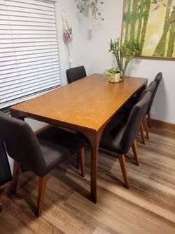 Great Value!!! Dining Table with 4 Chairs