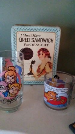 1978 McDonald's garfield glass 1985 the chipettes glass 1986 oreo tin